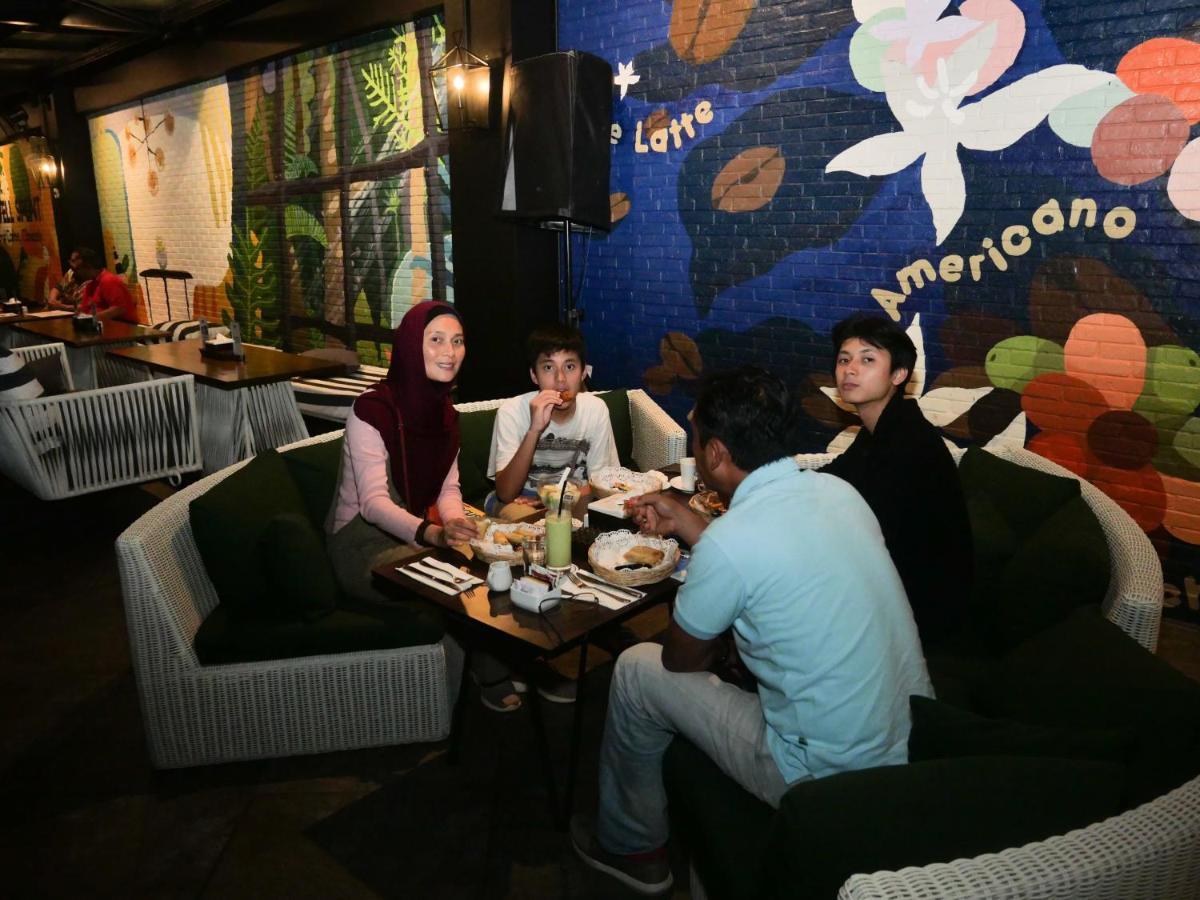 Kyriad Hotel Muraya Aceh Banda Aceh Extérieur photo